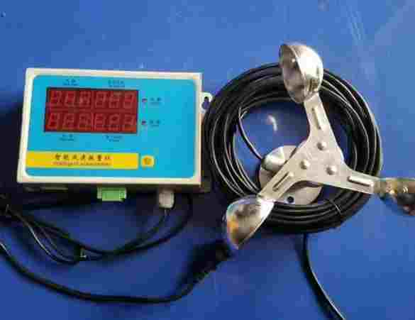 anemometer empowers the crane operator