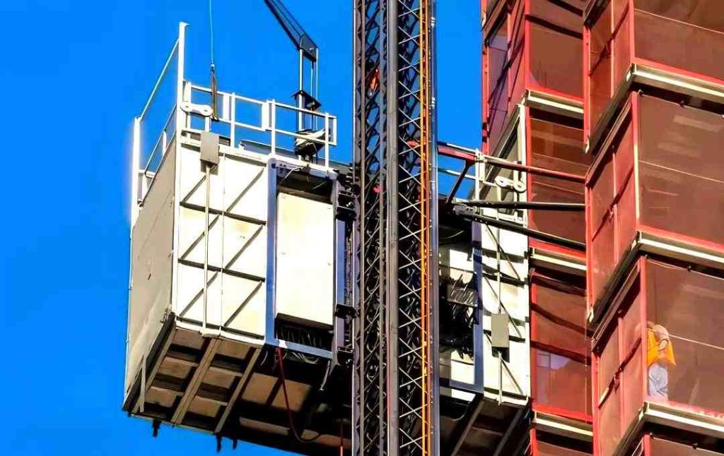 installation a construction hoist