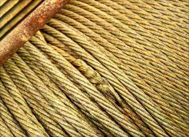 Cage distortion of steel wire rope