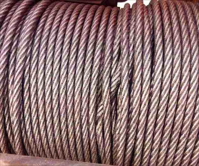 The phenomenon of steel wire being flattened or deformed